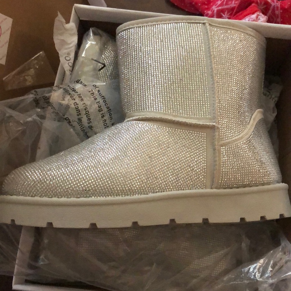 Women’s boots. Never worn